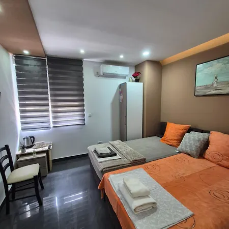 Lena Lux * ג'אגודינה