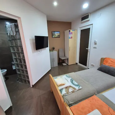 Lena Lux * ג'אגודינה